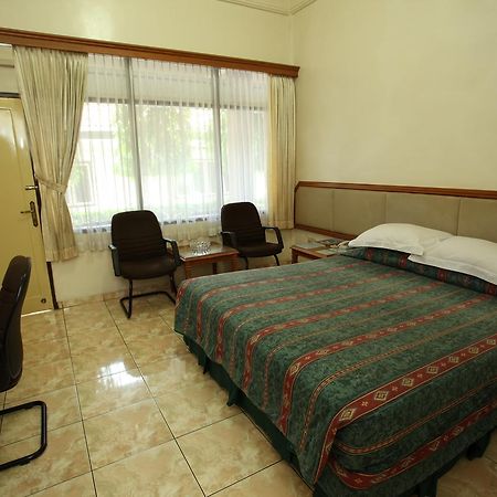 تْشيريبون Langensari Hotel المظهر الخارجي الصورة